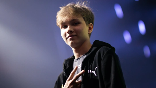 被对手夹击 被对手夹击