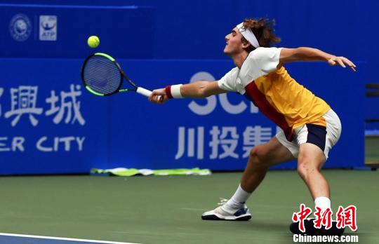 在比赛初期 在比赛初期